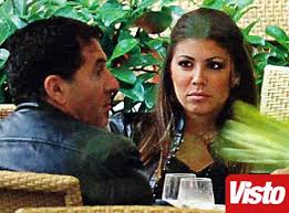 Nello stesso periodo ha debuttato come attrice accanto a lino banfi in vieni avanti cretino e di tutti i colori con nino frassica. Teo Mammucari Ha Conquistato L Ex Tronista Flora Canto Foto E Gossip