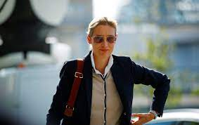 Februar 1979 in gütersloh) ist eine deutsche politikerin der alternative für deutschland (afd). Alice Weidel Mit Coming Out Auf Afd Wahlkampfbuhne