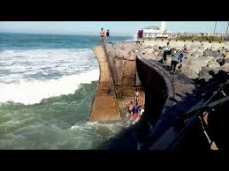 محاولة إنقاد شاب غرق قرب مسجد الحسن الثاني sydney opera house boat opera house
