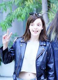 Pin By Guy Incognito On Lauren Mayberry Lauren Mayberry Lauren Lead Singer