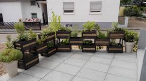 Die Grune Wand Als Lebender Sichtschutz Aus Alten Weinkisten Grune Wand Alte Weinkisten Wohnideen