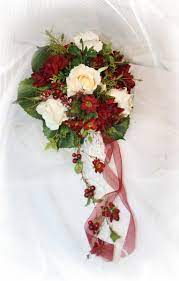 Hochzeitsstrauß und blumendekoration für eure hochzeit kennt sich die straussbar aus. Brautstrauss Hochzeitsstrauss Bordeaux Weiss Blumenstrauss Hochzeit