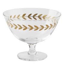 Coupe A Champagne En Verre Soufle A La Bouche Ornee D Un Frise Florale En Contraste Absolument Maison Objets Champagne