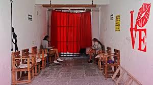 VIDEO: Así es como trabajan las sexoservidoras en los hoteles del Centro  Histórico de Puebla