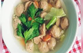 Bakso tahu/batagor kering, disajikan dengan bumbu kacang seperti siomai/batagor pada umumnya. Resep Sup Bakso Praktis Paling Mudah Dan Enak Cek Resep