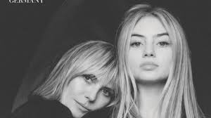 Check out the latest pictures, photos and images of leni klum. Leni Klum Model Tochter Posiert Mit Heidi Klum Doch Die Frisur Gefallt Nicht Jedem News De
