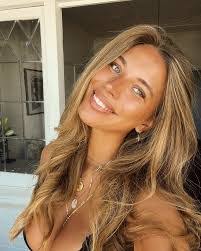 Pia Kim's Instagram, Twitter & Facebook