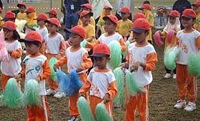 Acaranya ialah bawa getah pakai straw kat mulut, belon air, tolak limau kasturi guna berus jamban, pukul belon guna berus jamban, bawa guli pakai sudu. Temasya Sukaneka Kanak Kanak Meriah Lembaga Zakat Selangor