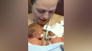Couple help woman give birth