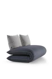 Divano 3 posti eco pelle avorio e oro con strass particolare teste versac interne decorate con foglia oro disponibile in vari colori e finiture arredamenti divano ecopelle ecologico. Divano Letto Chama Un Divano Letto Per Gli Ospiti Lago Design