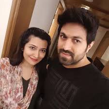 Yosh (biologiyada) — organizmning tugʻilganidan boshlab uning oʻsishi, rivojlanishi, voyaga yetishi va qarishidan iborat hayoti tavsifi. A Close Shave For Yash