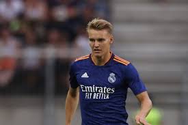 Ødegaard made his debut for strømsgodset toppfotball in april 2014, nearly becoming the youngest player to feature in tippeligaen, and became its youngest goalscorer in may.after being a regular part of the team in. Qsjbyl Bhmfrvm