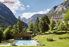 La struttura, che domina l'ampia suggestiva conca di bormio, è perfetta per chi è alla ricerca di una vacanza disintossicante. Lo Stabilimento Termale Dei Bagni Nuovi A Bormio