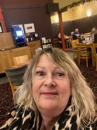 Hi all! Post work-Xmas lunch spoons visit waiting for lift home! Anything  girly appreciated please 😉 regular sender and will pay forward. Thanks and  Merry Xmas everybody!! Chard Cerdic