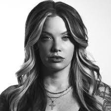 Danielle Woosley's Instagram, Twitter & Facebook