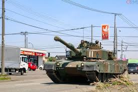 コンビニの軒先を戦車が通過する日常 国内では数か所のみ 実際どう走らせている 乗りものニュース 戦車 74式戦車 陸上自衛隊