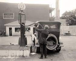Filling Car With Gas Old Gas Stations Vintage Gas Pumps Gas Station
