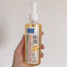 This oil was the first one i found that actually did a number on the famous heroine mascara and while, lately, i have found heroine winning once again, i thanks so much for this review! Hada Labo Olive Oil Makeup Remover Review Saubhaya Makeup