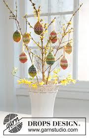 Tirer pour serrer et enfin fermer en cousant sur la hauteur (à l'intérieur du bonnet). Fabelous Easter Eggs Drops Extra 0 502 Modeles Tricot Gratuits De Drops Design