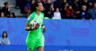 Una sorpresiva noticia llegó desde francia la mañana de este jueves, luego que se conociera que la mejor jugadora chilena de todos los tiempos, christiane endler, se casó con su pareja. Tiane Endler Aun No Dimensiona Su Semana Mas Brillante He Trabajado Para Ser La Mejor Del Mundo Futbol Biobiochile