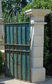 Ancienne Porte Tolee En Fer Forge Rivete Alain Bidal Materiaux Anciens En Provence Fer Forge Portillon Fer Forge Portes En Fer
