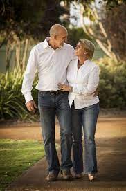 40 Ideas For Wedding Couple Photography Walks Older Couple Photography Older Couples Older Couple Poses