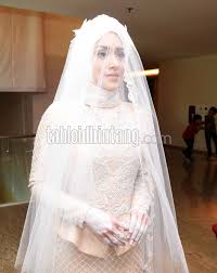 Namun, kali ini penampilan terbarunya sukses menjadi sorotan lantaran ia terlihat sangat berbeda dan mirip seperti boneka barbie.,fairuz a rafiq,ragam fairuz a rafiq. Fairuz A Rafiq Dan Sonny Septian Resmi Menikah Tabloidbintang Com