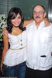 Hudgens was born in salinas, california, and lived with her parents along the west coast, from oregon to southern. Vanessa Hudgens Father Dies From Cancer Before She Performs In Grease Live Daily Mail Online