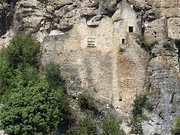 Chateau Du Diable Cabrerets Chateau Feodal Et Ruine Medievale Les Regions De France Chateau Fort Chateau