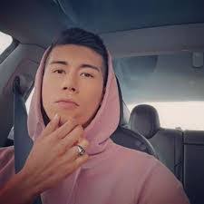 Penny Hoppe's Instagram, Twitter & Facebook