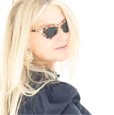 OPERA SINGER Jonathan Tetelman surprises people in a CAFÉ with his amazing  singing