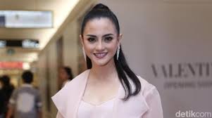 Ririn ekawati dan ibnu jamil berstatus duda dan janda. Dari Keluarga Kaya Ririn Ekawati Tak Incar Harta Warisan Suami