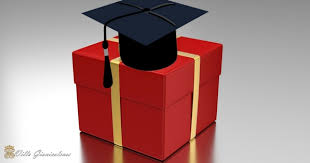 Giulia sauro si è laureata nel marzo 2018 in scienze politiche, con 110 e lode. Regalo Di Laurea Da 110 E Lode