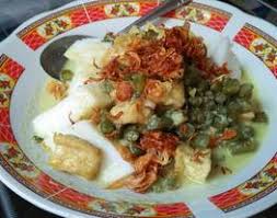 Isian nya biasanya lontong, gulai. Lontong Sayur Padang 3 Piring Sehari