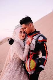 Maybe you would like to learn more about one of these? Gokil Cowok Malaysia Ini Prewedding Pakai Baju Kamen Rider Dewiku Com