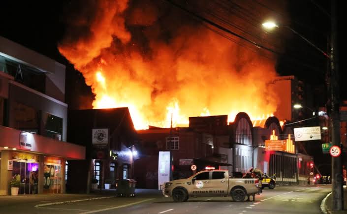 Resultado de imagem para incendio blumenau 28 de dezembro de 2019"