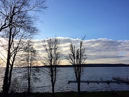 Dies zeigt sich im vers eins, dort steht „haus am see, für eine idylle, die. Am See Hwz
