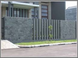Perbedaannya tentu saja terletak pada pemberian aksen batu alam yang tidak terlalu dominan. Pagar Batu Alam Untuk Rumah Minimalis Edupaint