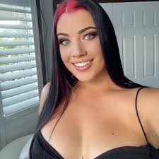 J o s i e 🩷 (@josie.berridge)