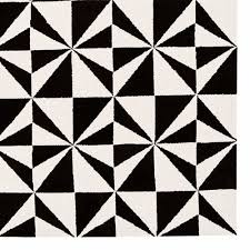 Nous avons opté ici pour du noir et du blanc afin de créer un ensemble sobre et chic. Tapis Design Bicolore Noir Et Blanc A Motifs Geometriques