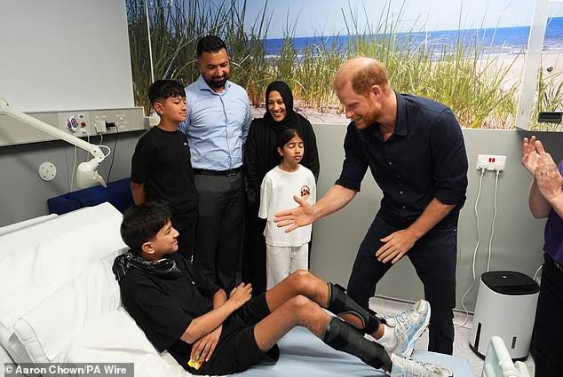 William and Charles must have 'united front' on Harry's future visits - as Prince of Wales is 'concerned' Duke's presence could 'overshadow' monarchy's work, royal expert claims | Daily Mail Online