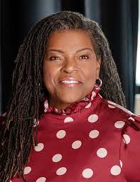 Ellen Minch's Instagram, Twitter & Facebook