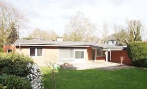 Weitere informationen über unser leistungsangebot erfahren sie gerne in einem persönlichen kontakt. Krefeld Bockum Schoner Familien Bungalow Auf Tollem 700 Qm S W Grundstuck Mit Garage In Top Lage Kersting Immobilien