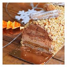 A Recette De Cette Tres Gourmande Buche Casse Noisette Est En Ligne Sur Mon Blog Dacquoise Noisette Crousti Dacquoise Noisette Casse Noisette Noisette