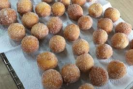 Quarkballchen Wie Vom Backer Von Laeticia Chefkoch Hunde Futter Chefkoch Backen Quarkballchen Rezept