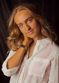 Louisa Shaffer's Instagram, Twitter & Facebook