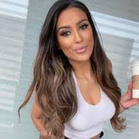 Danielle Coble's Instagram, Twitter & Facebook