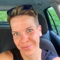 Eva Toth's Instagram, Twitter & Facebook