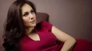 Hasil gambar untuk wulan guritno seksi bikini