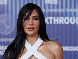 Kim Kardashian: Playing Third Wheel